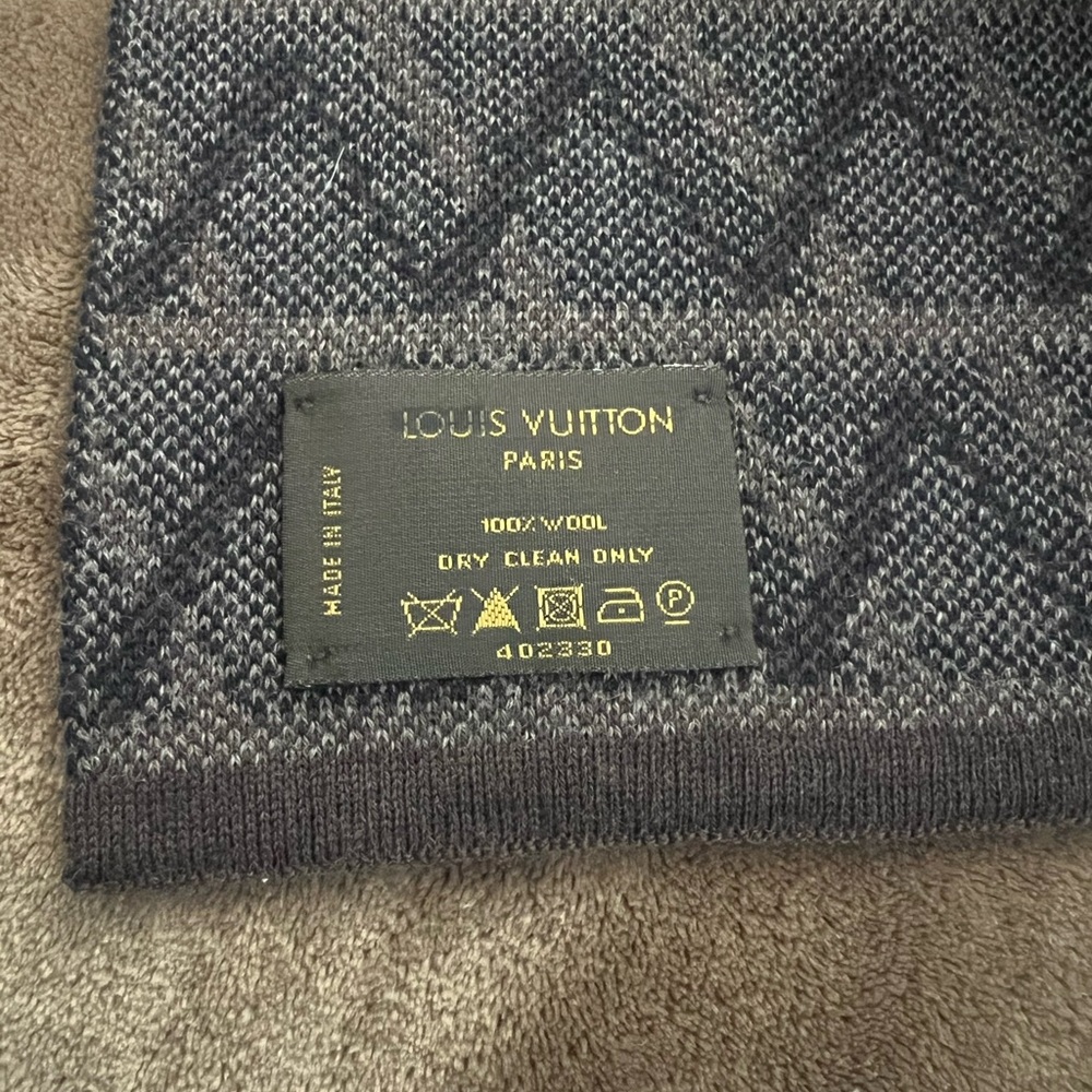 Louis Vuitton scarf - Picture 5 of 5